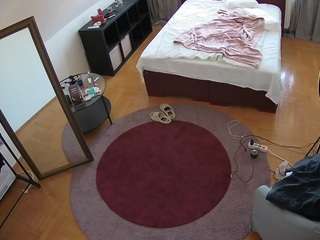 voyeurcam-julmodels-whitebed-1