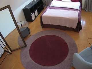 voyeurcam-julmodels-whitebed-1