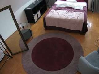 voyeurcam-julmodels-whitebed-1