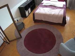 voyeurcam-julmodels-whitebed-1