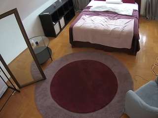 voyeurcam-julmodels-whitebed-1