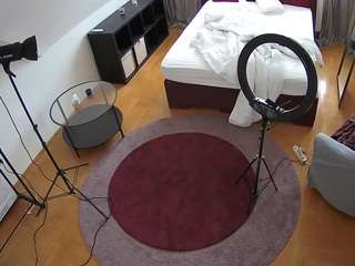 voyeurcam-julmodels-whitebed-1