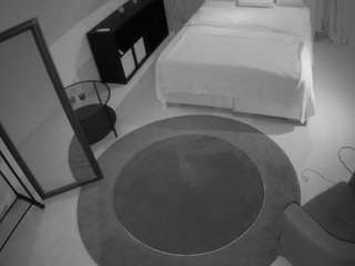 voyeurcam-julmodels-whitebed-1