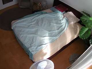 Voyeurcam-julmodels-whitebed-2