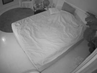 voyeurcam-julmodels-whitebed-2 camsoda