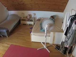 camsoda voyeurcam-julmodels-whitebed-2