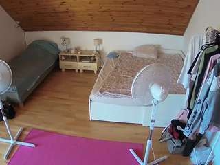 camsoda voyeurcam-julmodels-whitebed-2