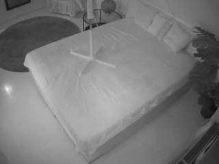 Cam Models Sites camsoda voyeurcam-julmodels-whitebed-2