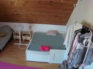 voyeurcam-julmodels-whitebed-2 Voyeur Live Cam camsoda