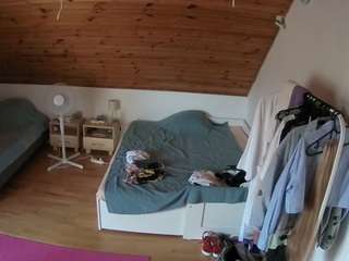 voyeurcam-julmodels-whitebed-2 Voyeur Cams Live camsoda