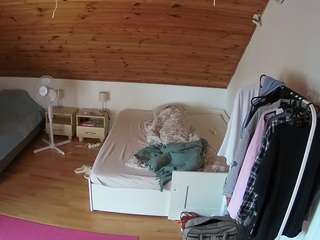 voyeurcam-julmodels-whitebed-2 Bigass Models camsoda