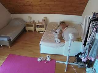 camsoda voyeurcam-julmodels-whitebed-2