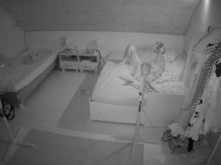 voyeurcam-julmodels-whitebed-2 Cam Model camsoda