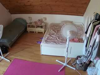 voyeurcam-julmodels-whitebed-2 Models Webcam camsoda