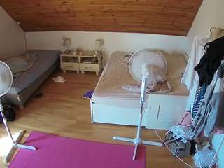 Adult Cam Models voyeurcam-julmodels-whitebed-2 camsoda