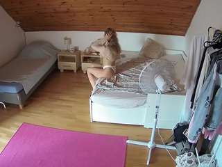 voyeurcam-julmodels-whitebed-2 Xxx Models camsoda