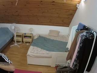 camsoda voyeurcam-julmodels-whitebed-2