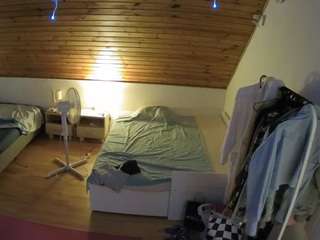 voyeurcam-julmodels-whitebed-2 Sexcam Models camsoda