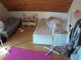 voyeurcam-julmodels-whitebed-2 Live Cam Model camsoda