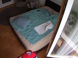 Twinkcam camsoda voyeurcam-julmodels-whitebed-2