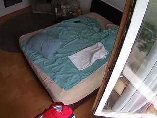 Live Cam Voyeur camsoda voyeurcam-julmodels-whitebed-2