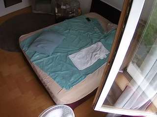 Uk Cam Models camsoda voyeurcam-julmodels-whitebed-2