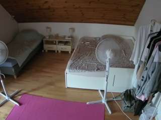 Livesex House camsoda voyeurcam-julmodels-whitebed-2