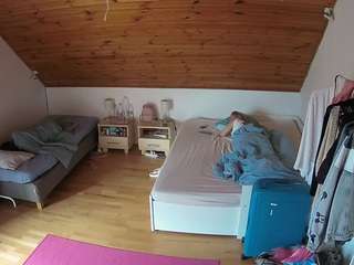 camsoda voyeurcam-julmodels-whitebed-2