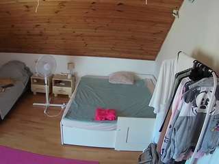 Voyeur House To camsoda voyeurcam-julmodels-whitebed-2