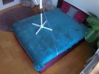 Chaturbate Live Models camsoda voyeurcam-julmodels-whitebed-2