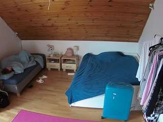 Voyeur House Cams camsoda voyeurcam-julmodels-whitebed-2