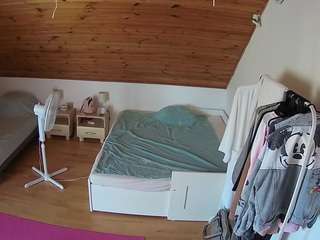 Jasmine Live Models camsoda voyeurcam-julmodels-whitebed-2