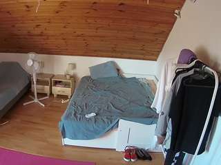 Nude Models Videos camsoda voyeurcam-julmodels-whitebed-2