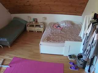 Live Voyeur Cam camsoda voyeurcam-julmodels-whitebed-2