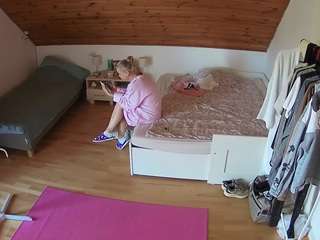 Voyeur Mature Pics camsoda voyeurcam-julmodels-whitebed-2