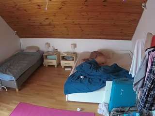 Voyeur Cams Live camsoda voyeurcam-julmodels-whitebed-2