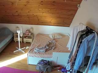 Live Voyeur Cam camsoda voyeurcam-julmodels-whitebed-2