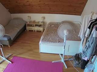 Spank Voy camsoda voyeurcam-julmodels-whitebed-2