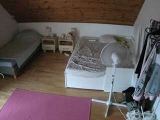 Live Nude Cam Models voyeurcam-julmodels-whitebed-2 camsoda