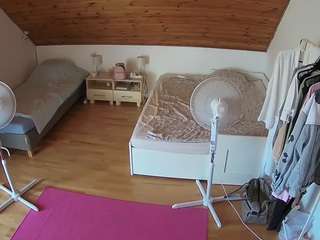 Top Chaturbate Models camsoda voyeurcam-julmodels-whitebed-2