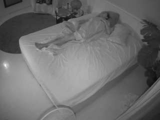 Hostel Voyeur camsoda voyeurcam-julmodels-whitebed-2