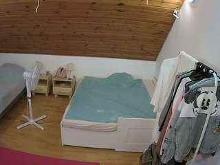 Reallivecam House camsoda voyeurcam-julmodels-whitebed-2