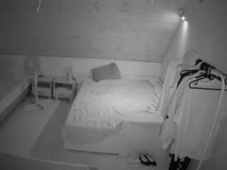 Black Cam Models camsoda voyeurcam-julmodels-whitebed-2