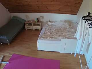 Voyeur House Camarad camsoda voyeurcam-julmodels-whitebed-2