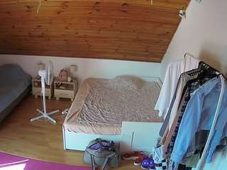 Juiletta 11 Cam Model camsoda voyeurcam-julmodels-whitebed-2