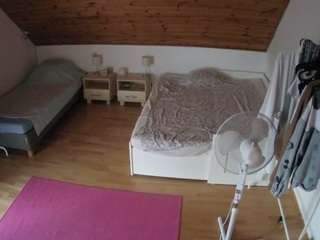 Free Cam Model camsoda voyeurcam-julmodels-whitebed-2