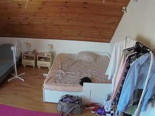 Mycams Models camsoda voyeurcam-julmodels-whitebed-2