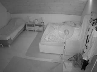 Voyeur House Tv camsoda voyeurcam-julmodels-whitebed-2