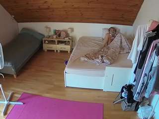 Spankbang Models camsoda voyeurcam-julmodels-whitebed-2