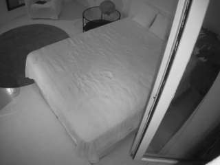 Voyeur House Video camsoda voyeurcam-julmodels-whitebed-2